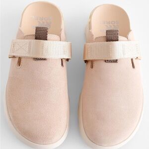 Sorel Viibe suede clog. Size 8.5. Just worn a few times.